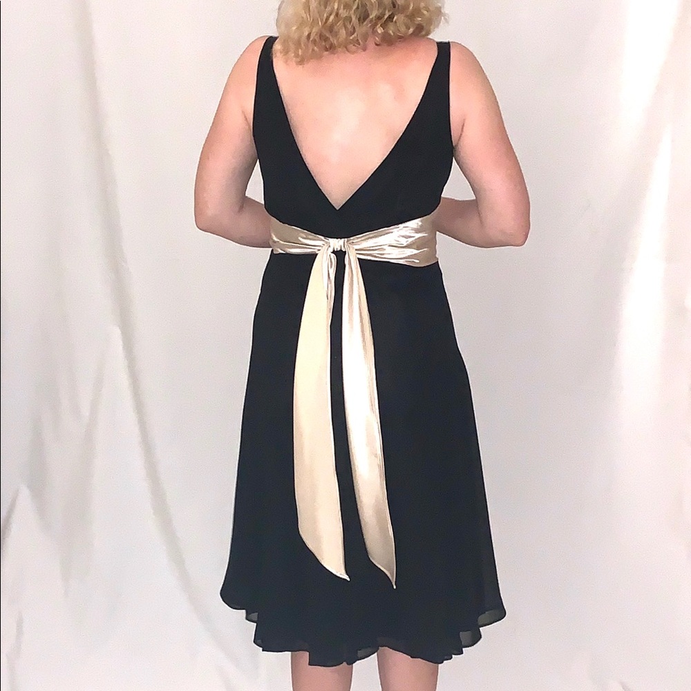Scarlett Size 8 Black and Gold Party Dress